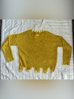 LA MIEL Distressed Mustard Yellow V‑Neck Sweater Like New Sz M/L